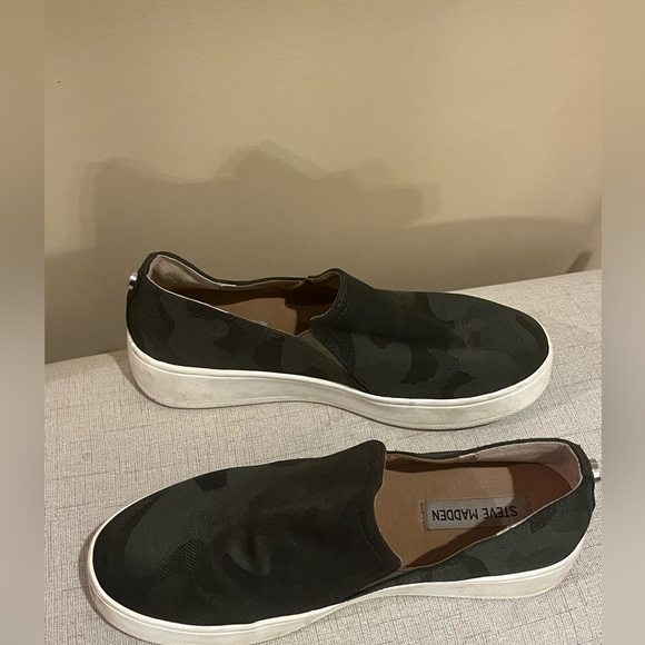 Steve Madden Zayna Camo Slipon sneakers, size 8.5 - Picture 4 of 6